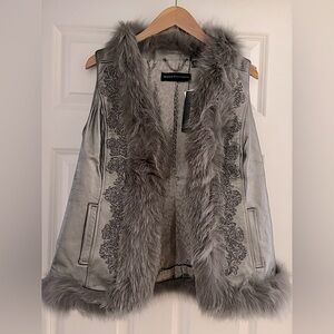 Dana Buchman Gray Fox Fur Trim Vest. Color: Platinum. Size 6. Beautiful Details!